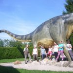 Gruppe mit Dino